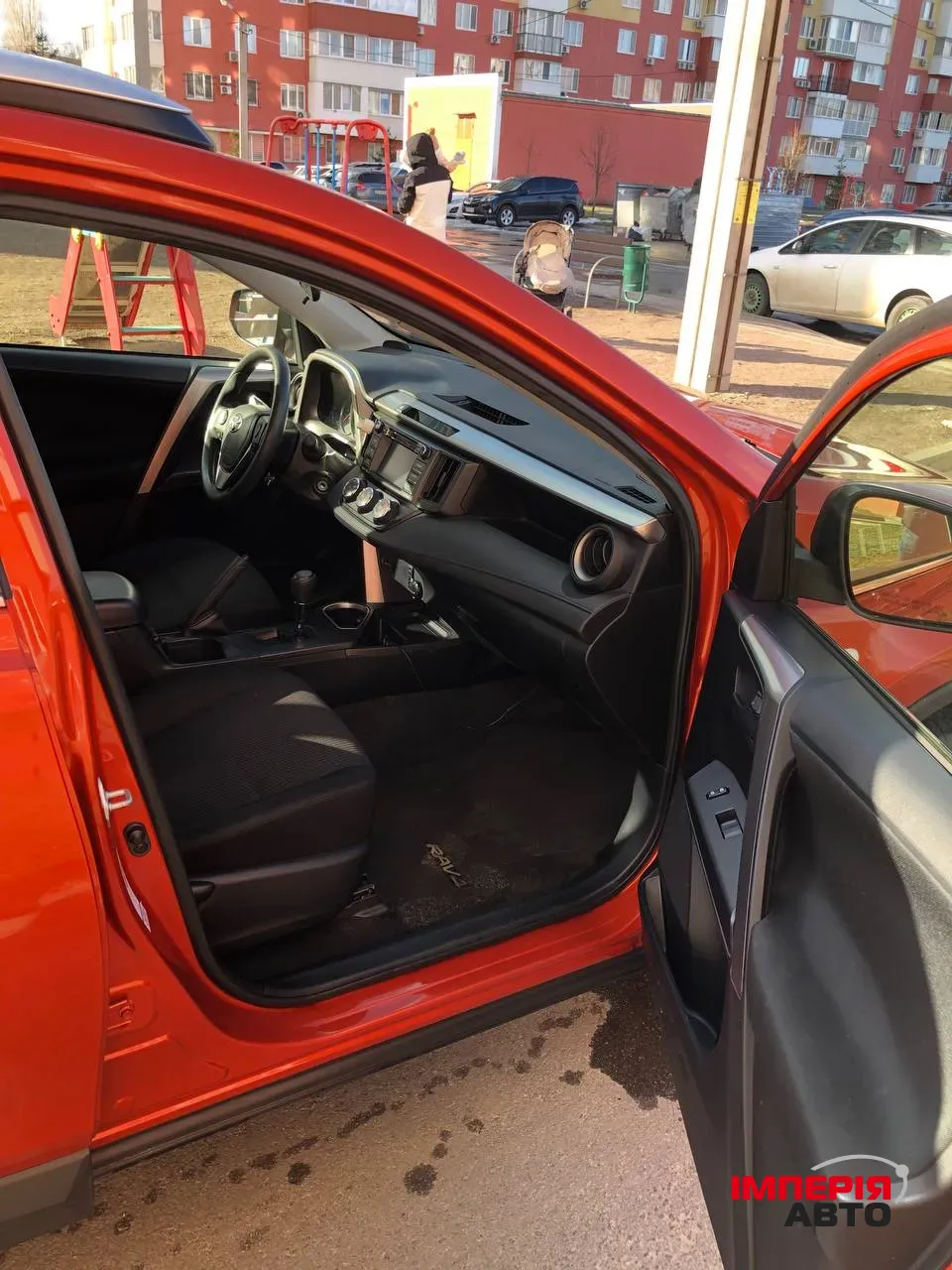 Toyota RAV4 - фото 4