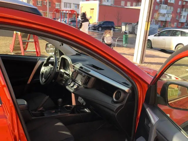 Toyota RAV4 - фото 4