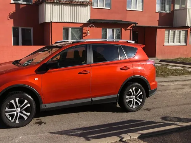 Toyota RAV4 - фото 2