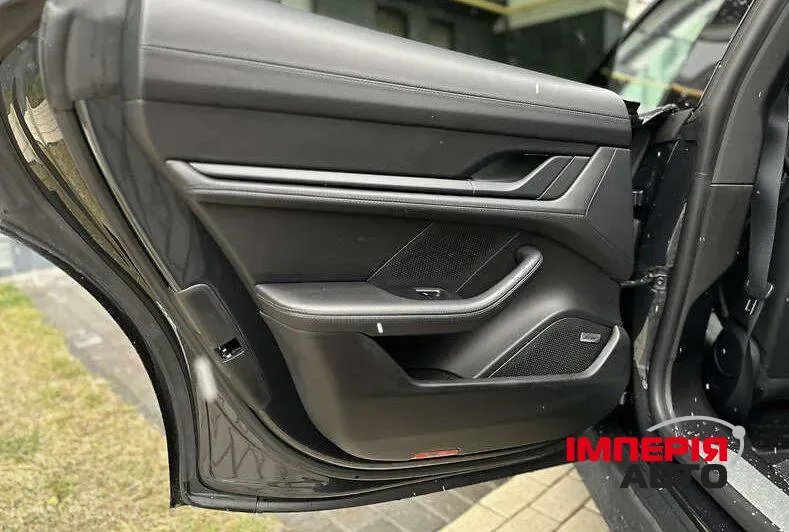 Porsche Taycan - фото 7