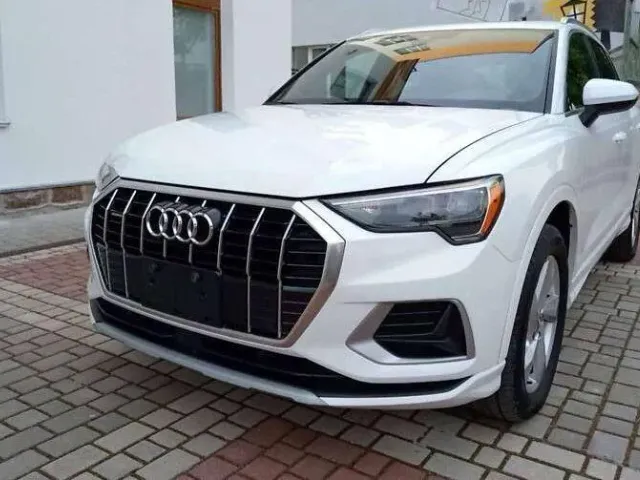 Audi Q3 - фото 1