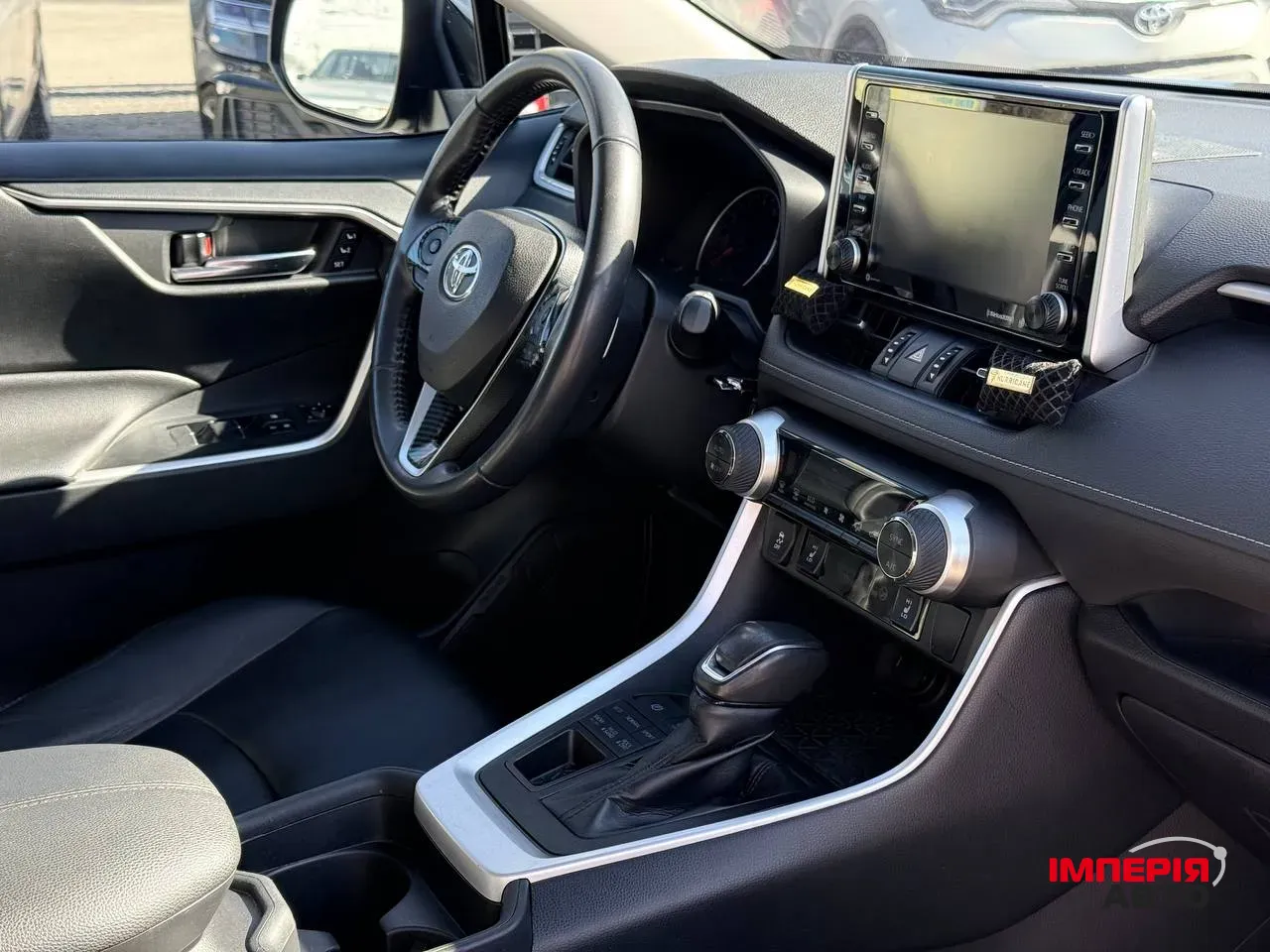 Toyota RAV4 - фото 9