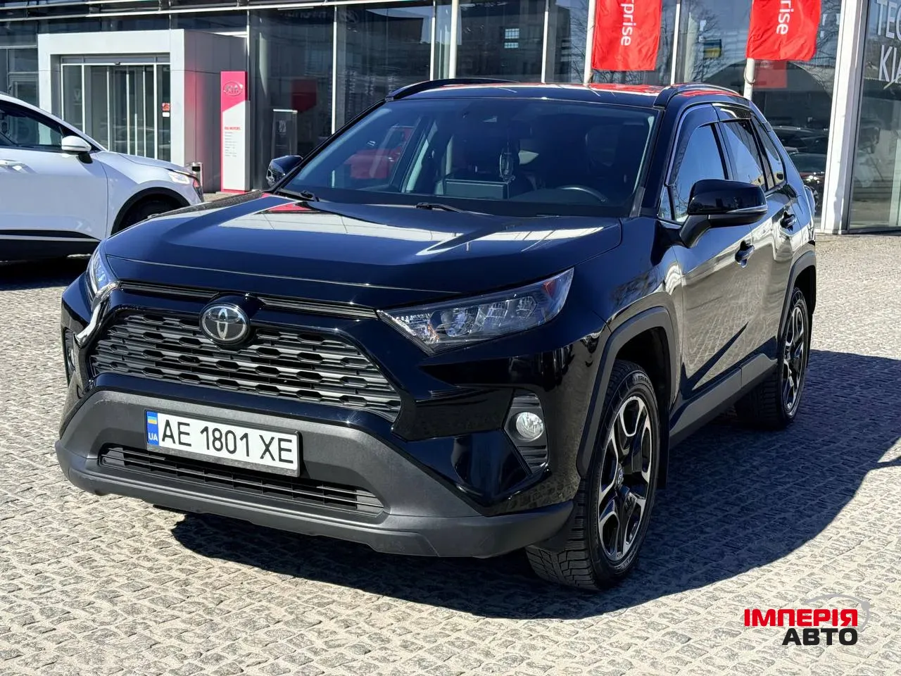 Toyota RAV4 - фото 1