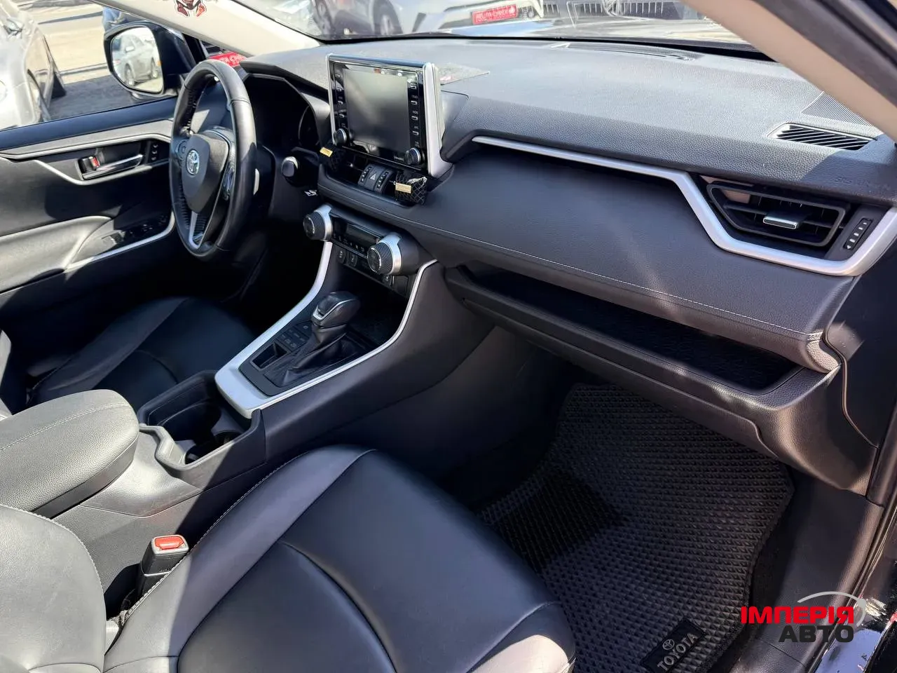 Toyota RAV4 - фото 14