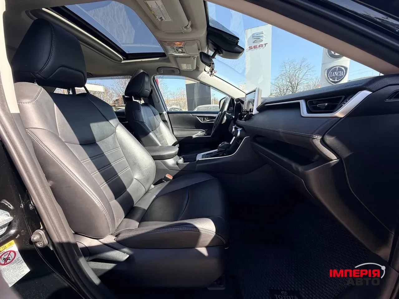 Toyota RAV4 - фото 12