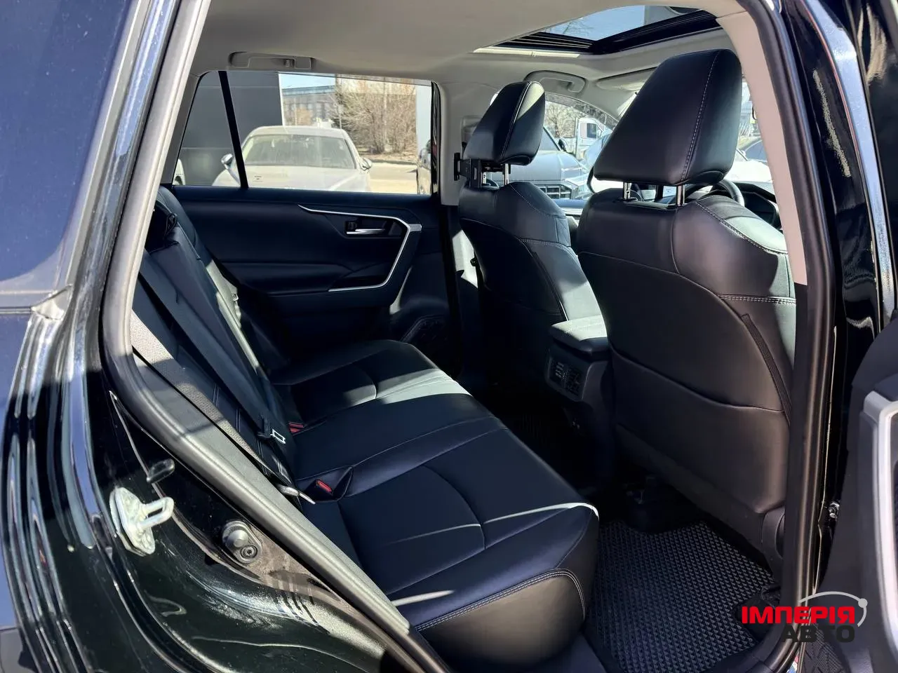 Toyota RAV4 - фото 11