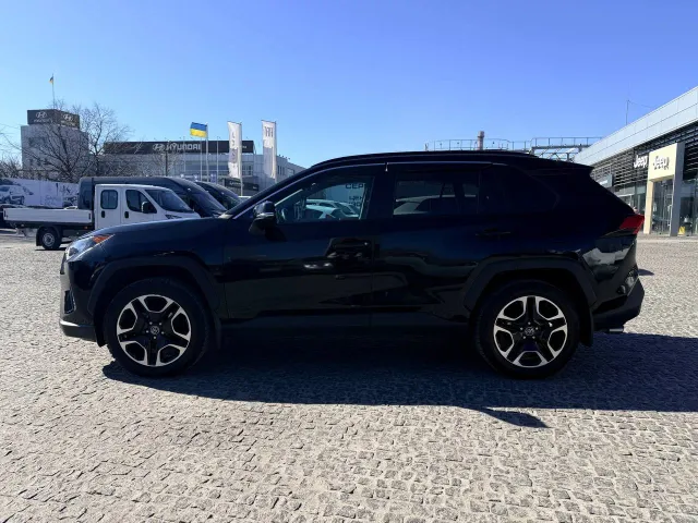 Toyota RAV4 - фото 4