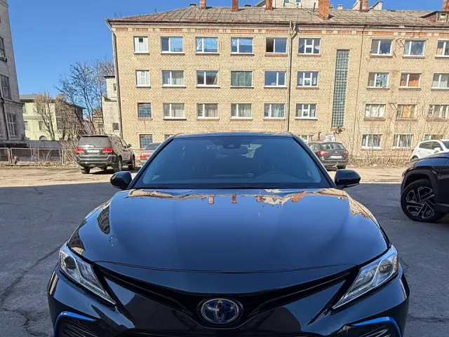 Toyota Camry - фото 2