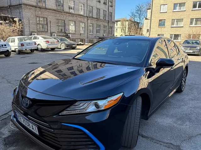 Toyota Camry - фото 3