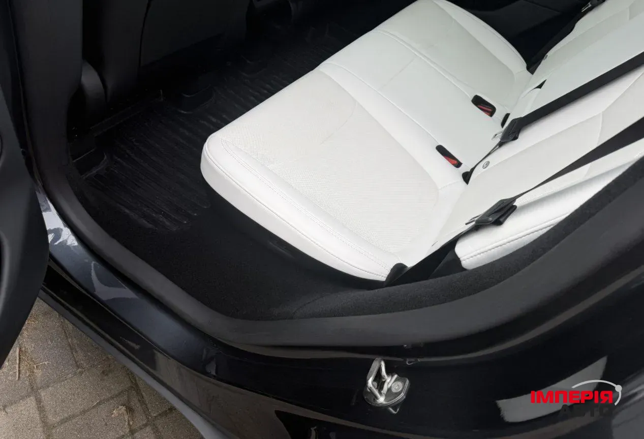 Tesla Model Y - фото 8