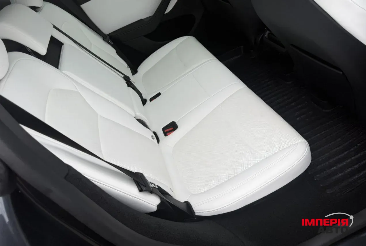 Tesla Model Y - фото 9