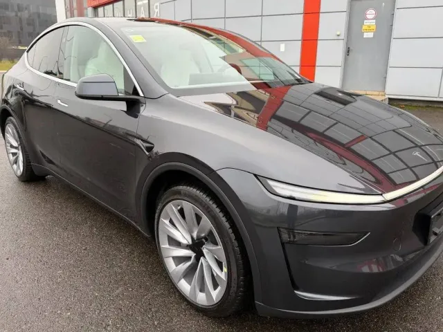 Tesla Model Y - фото 1