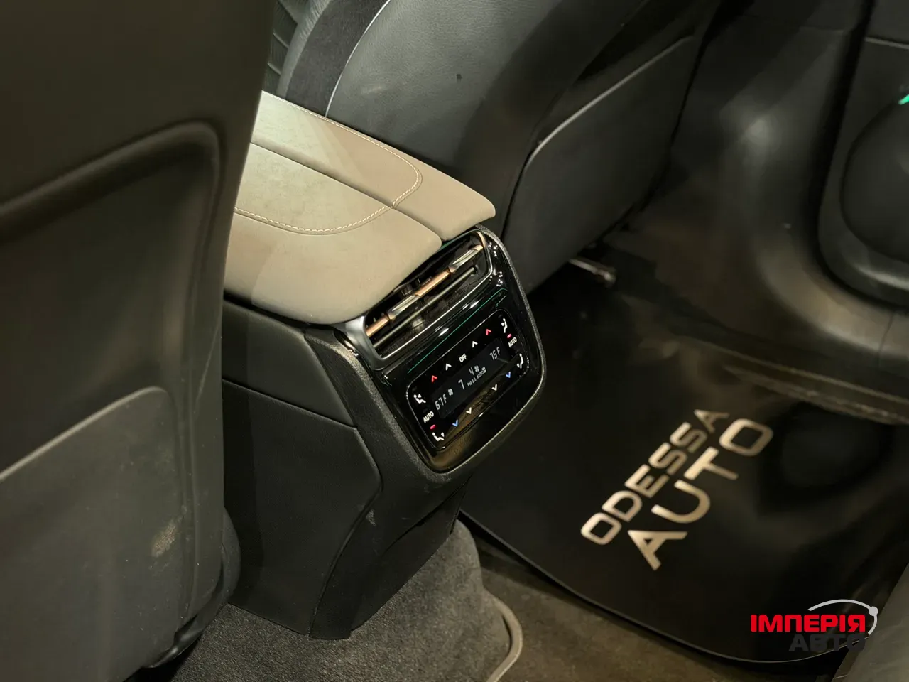 Mercedes-Benz EQS SUV - фото 18