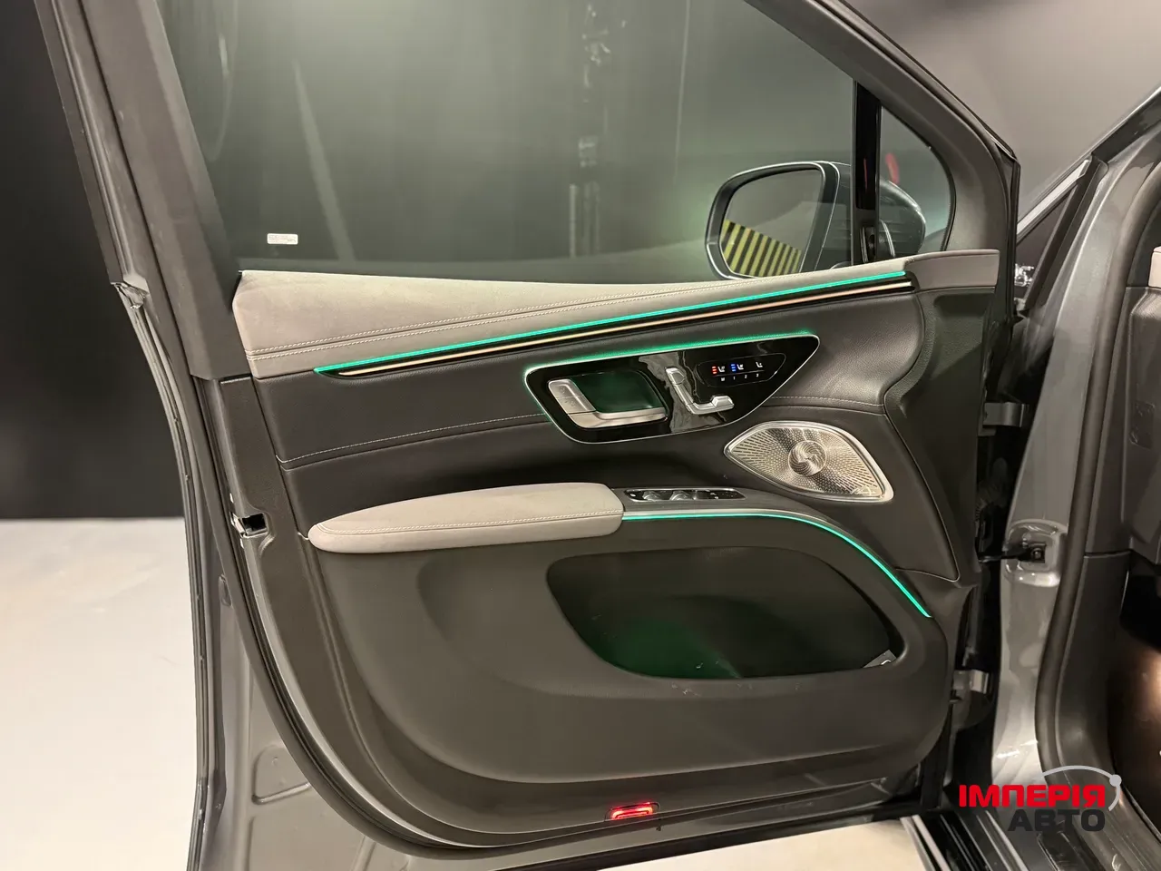 Mercedes-Benz EQS SUV - фото 26