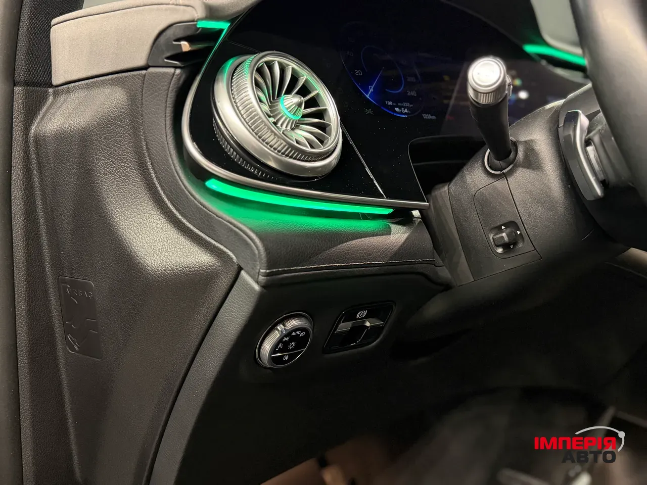 Mercedes-Benz EQS SUV - фото 28