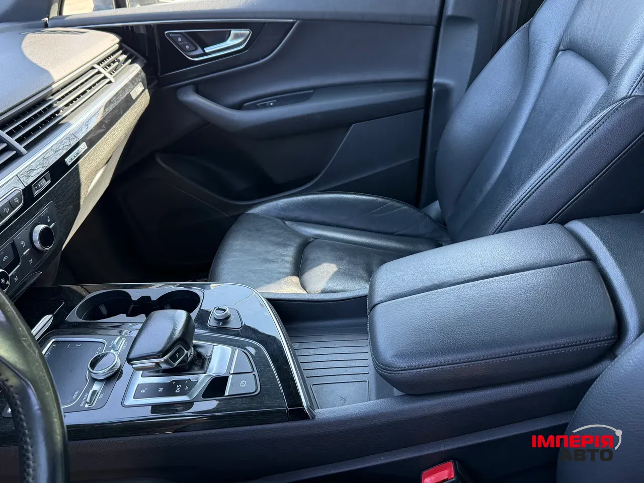 Audi Q7 - фото 9