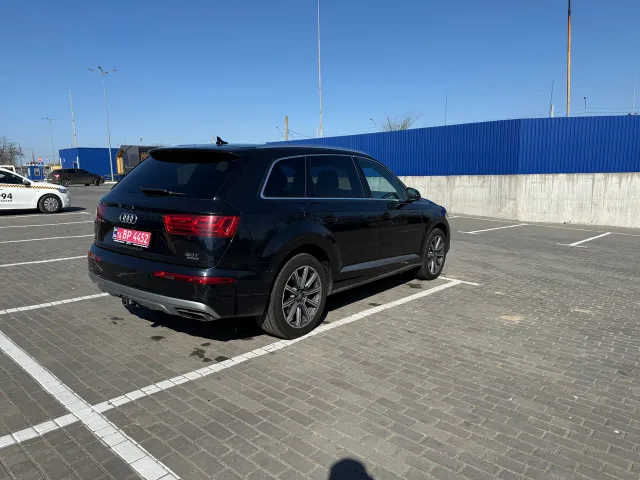 Audi Q7 - фото 5
