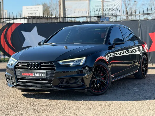 Audi S4 - фото 1