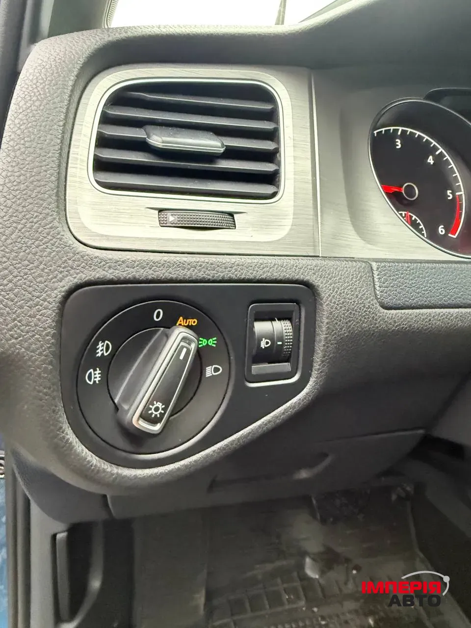 Volkswagen Golf - фото 6