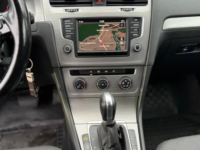 Volkswagen Golf - фото 4