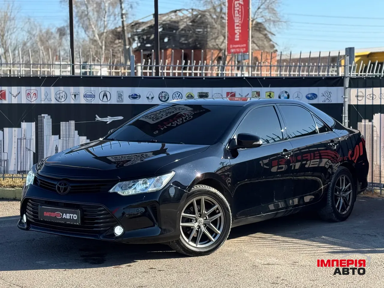 Toyota Camry - фото 1
