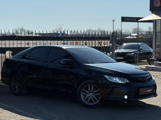 Toyota Camry - фото 3