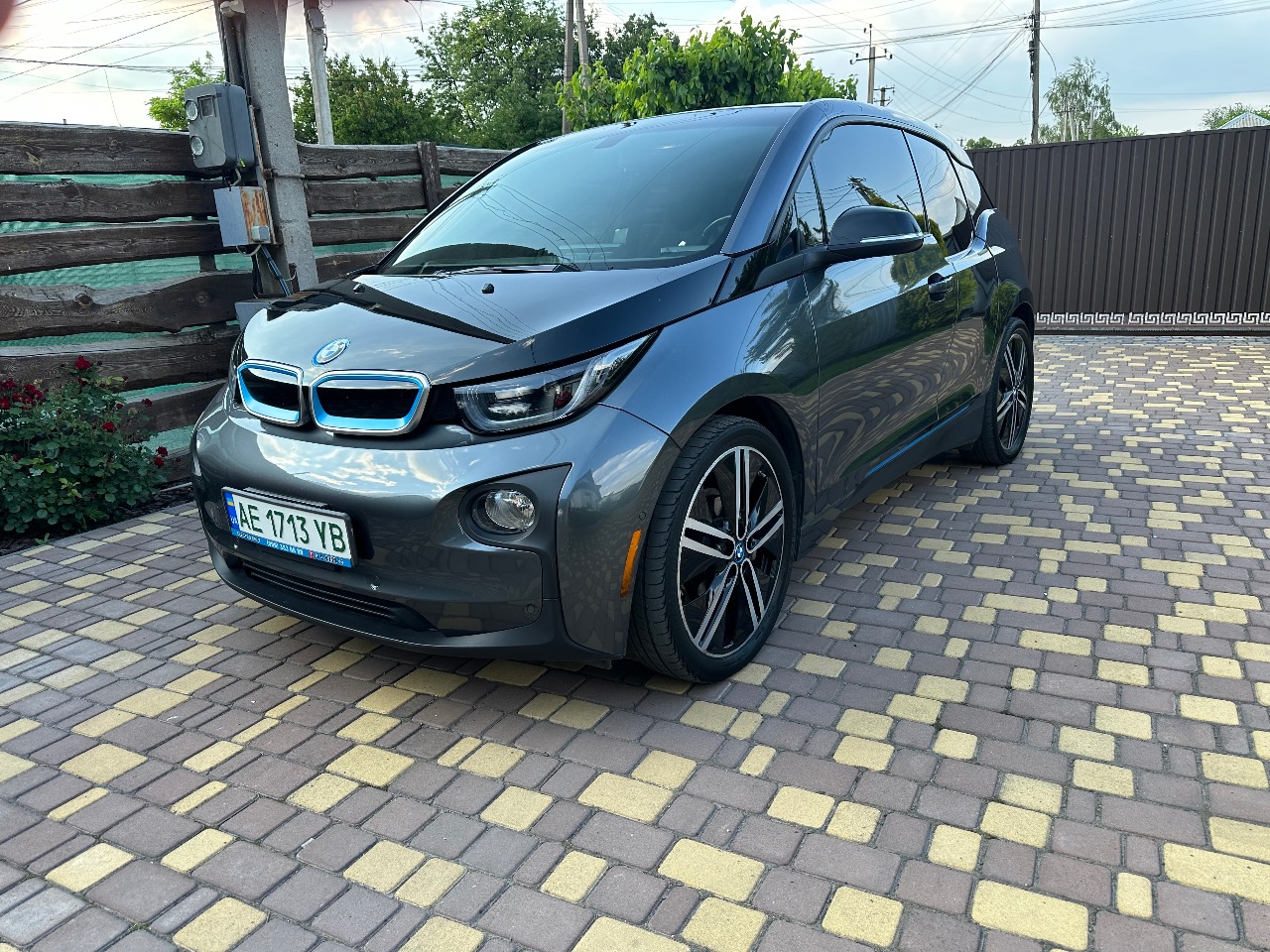 BMW i3 - фото 1