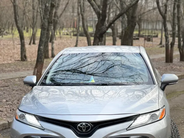 Toyota Camry - фото 2