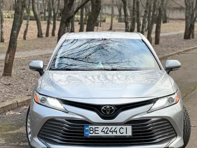 Toyota Camry - фото 3