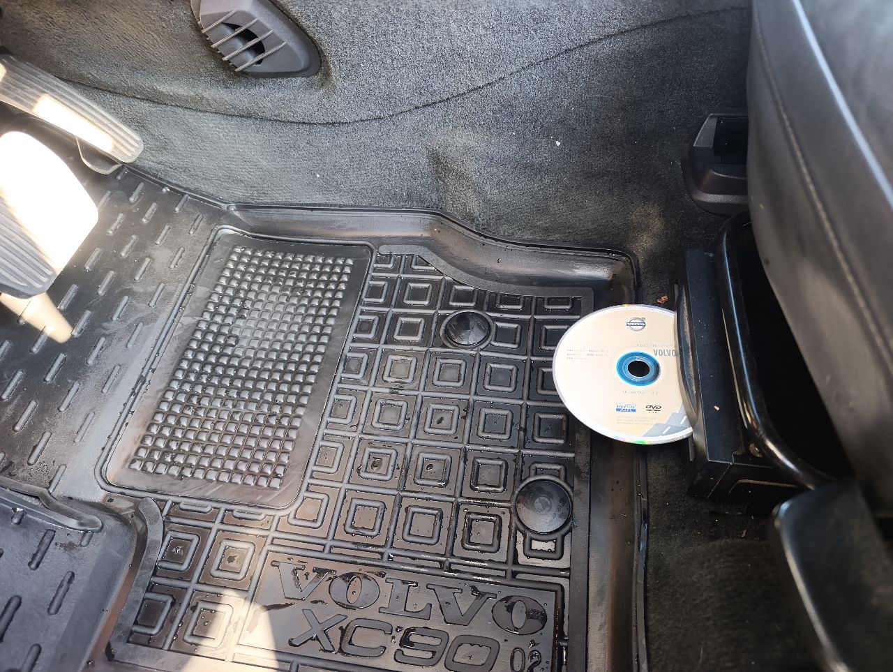 Volvo XC90 - фото 9