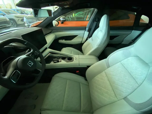 Zeekr 001 - фото 5