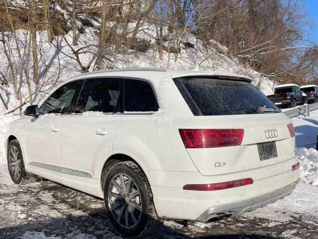 Audi Q7 - фото 2