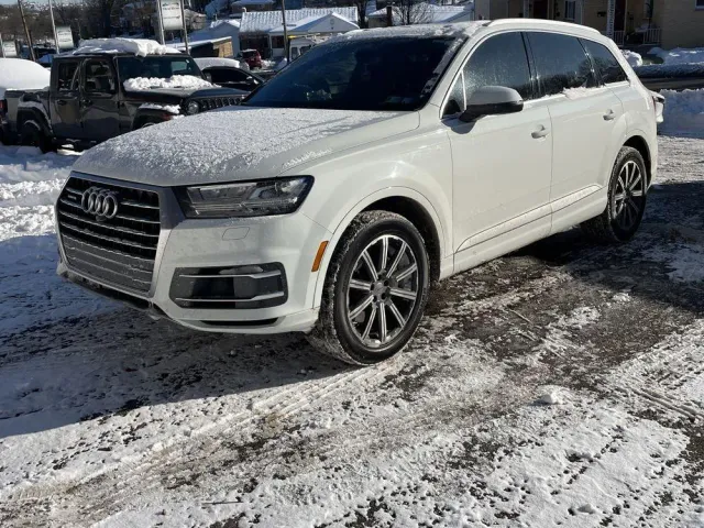 Audi Q7 - фото 1