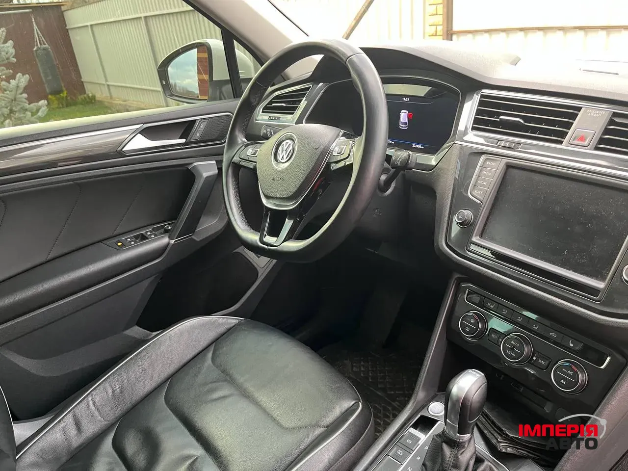 Volkswagen Tiguan - фото 8