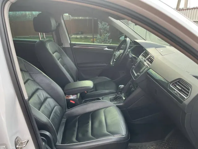 Volkswagen Tiguan - фото 5
