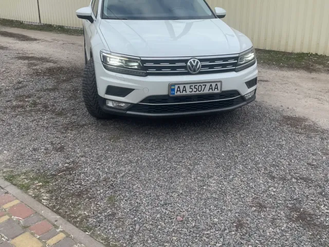 Volkswagen Tiguan - фото 2