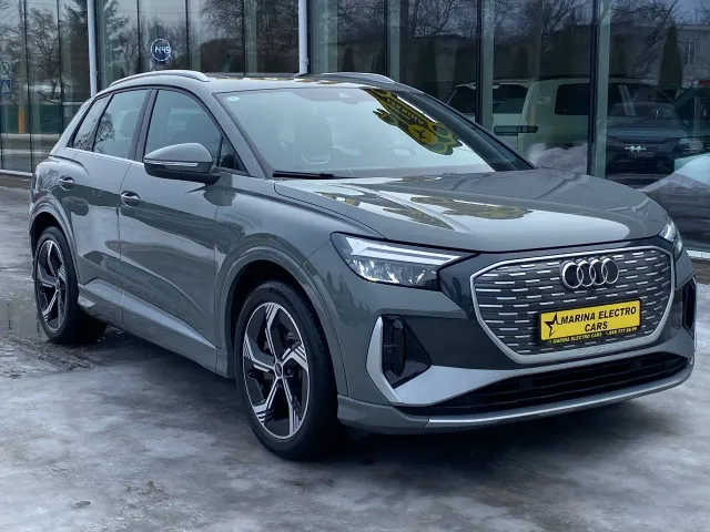 Audi Q4 e-tron - фото 1