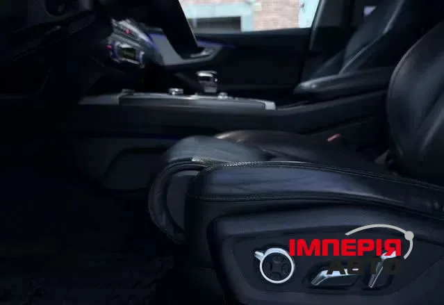 Audi Q7 - фото 11