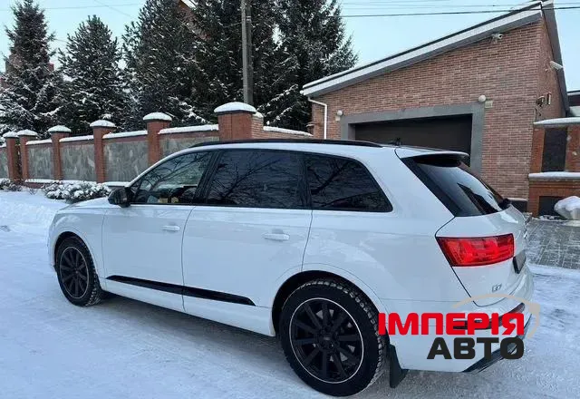 Audi Q7 - фото 9