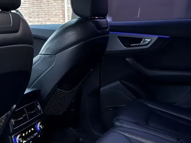 Audi Q7 - фото 5