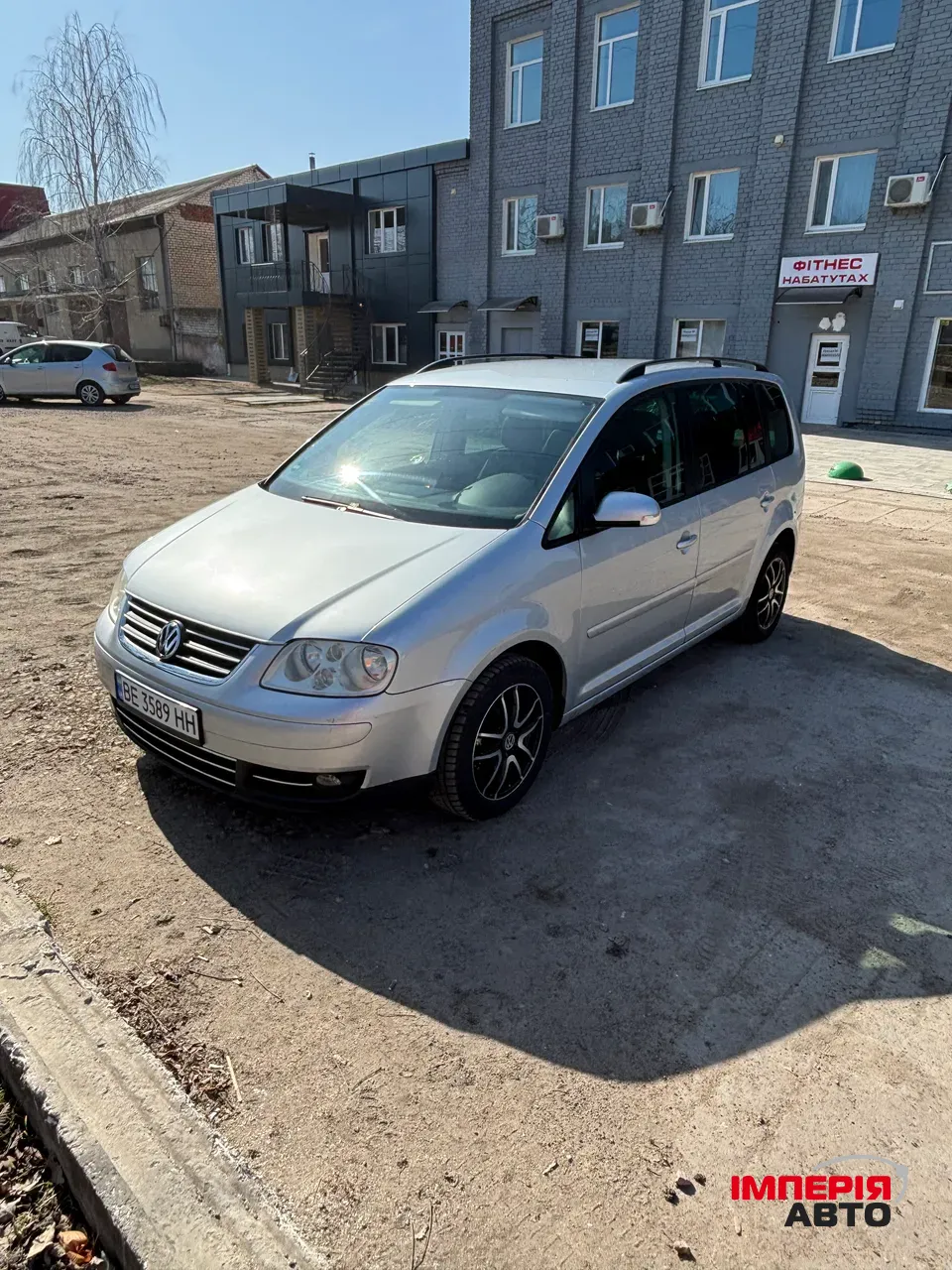 Volkswagen Touran - фото 1
