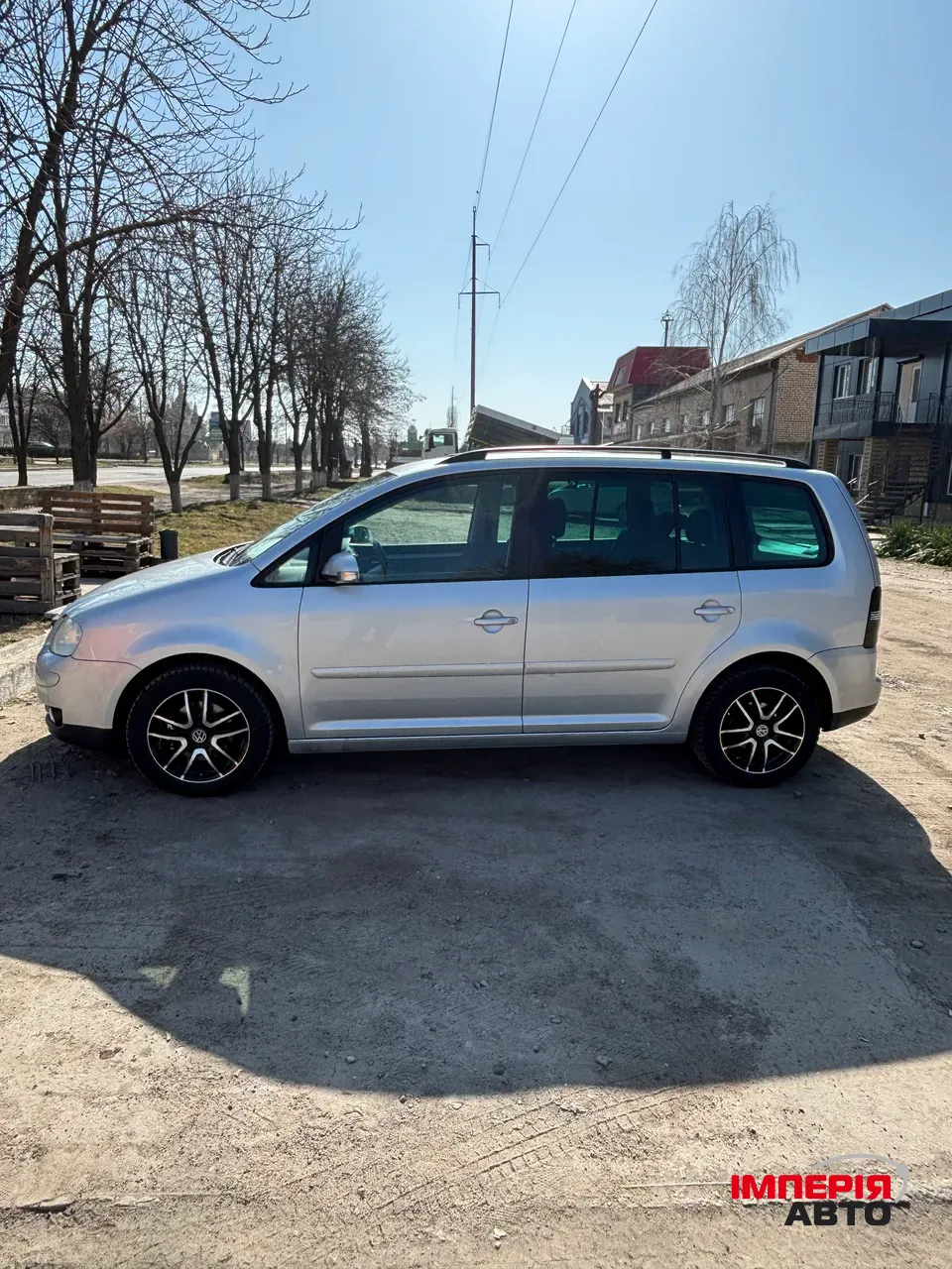 Volkswagen Touran - фото 2