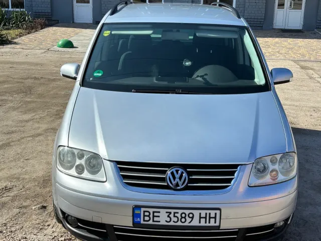 Volkswagen Touran - фото 4
