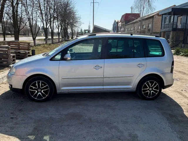 Volkswagen Touran - фото 2