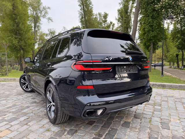 BMW X7 - фото 5