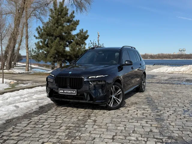 BMW X7 - фото 1