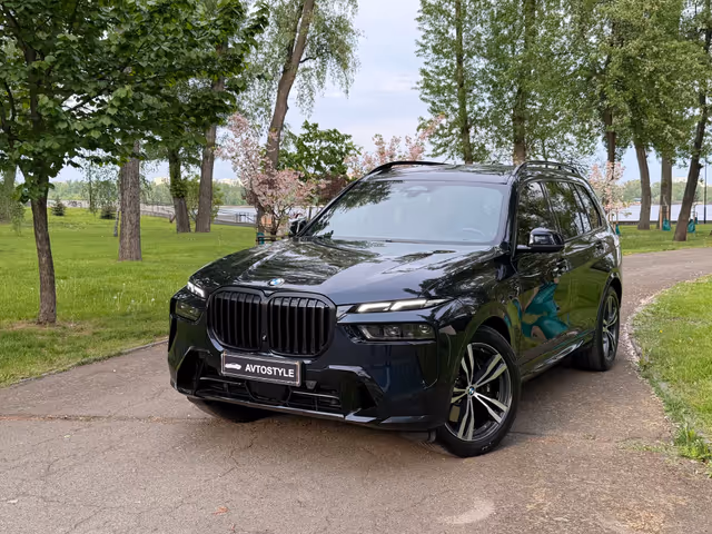 BMW X7 - фото 1