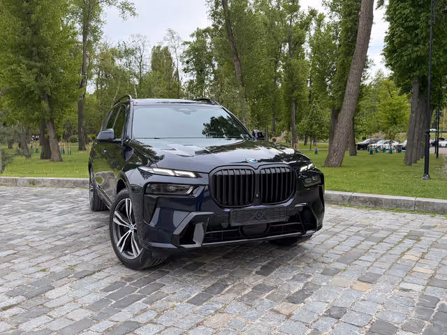 BMW X7 - фото 3