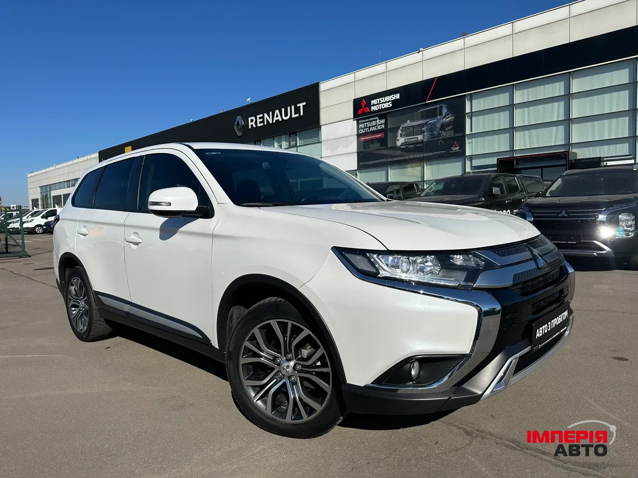Mitsubishi Outlander - фото 1