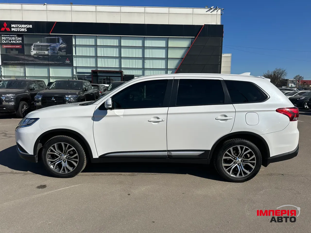 Mitsubishi Outlander - фото 4